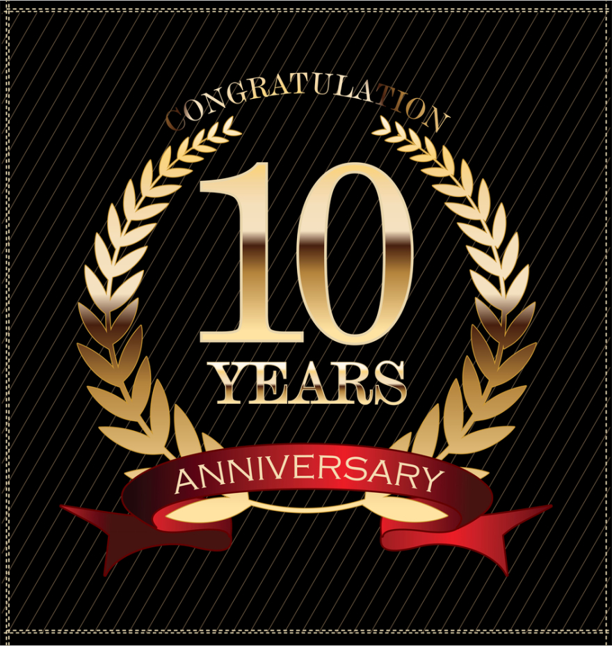 10 years anniversary golden laurel wreath