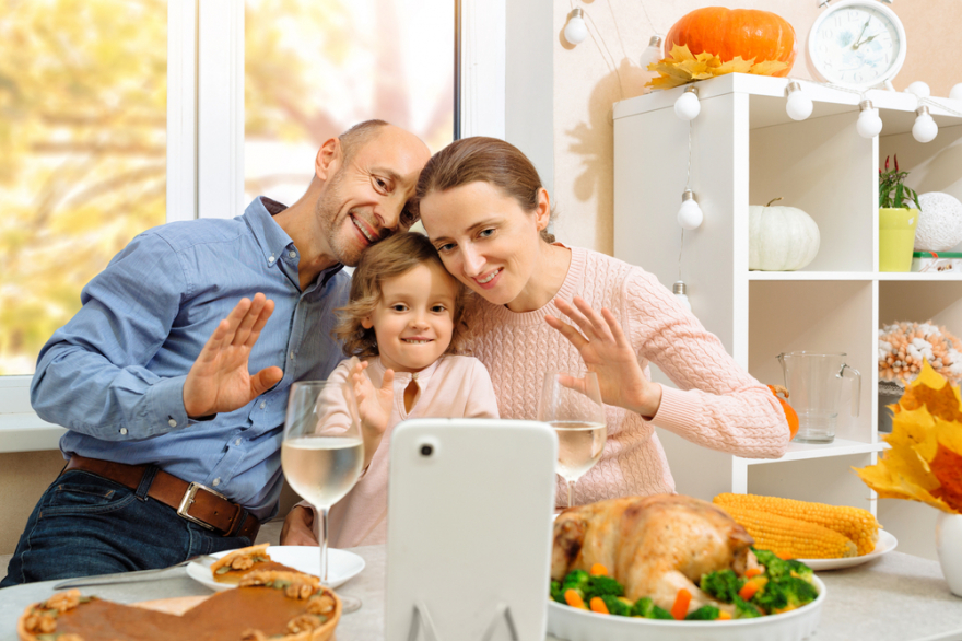 a happy family send a Thanksgiving greeting